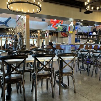 Cajun Crack'n - Spacious interior - Seafood Near Me - Milpitas, California
