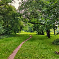 Schlüterpark - Pfade durchs Grün im Schlüterpark