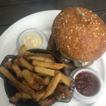 Peter Pan Bistro - Burger - Canadian (New) Near Me - Toronto, Ontario