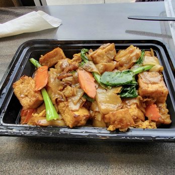 Cashew Thai Cuisine - Pad See Ew with Tofu - Thai Near Me - Seattle, Washington