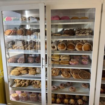 Mil Hojas bakery - Bakeries Near Me - Placentia, California
