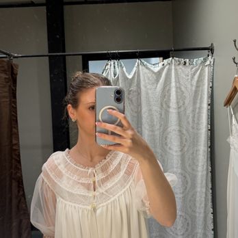Second Wonder Vintage - 1950's house robe - Used, Vintage & Consignment Near Me - Wilmington, North Carolina Second Wonder Vintage - 1950's house robe - Used, Vintage & Consignment Near Me - Wilmington, North Carolina