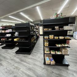 AL Madina - Looks like its a very busy store, i saw a lot of traffic coming through n buying