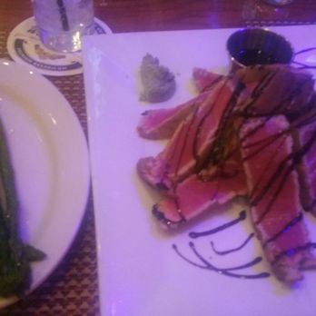Spiro's - Wow. Tuna was fresh & flavorful. Plated & paired with garlic mashed potatoes/fresh spinach & crisp asparagus on side. . - New American Near Me - Rocky Point, New York