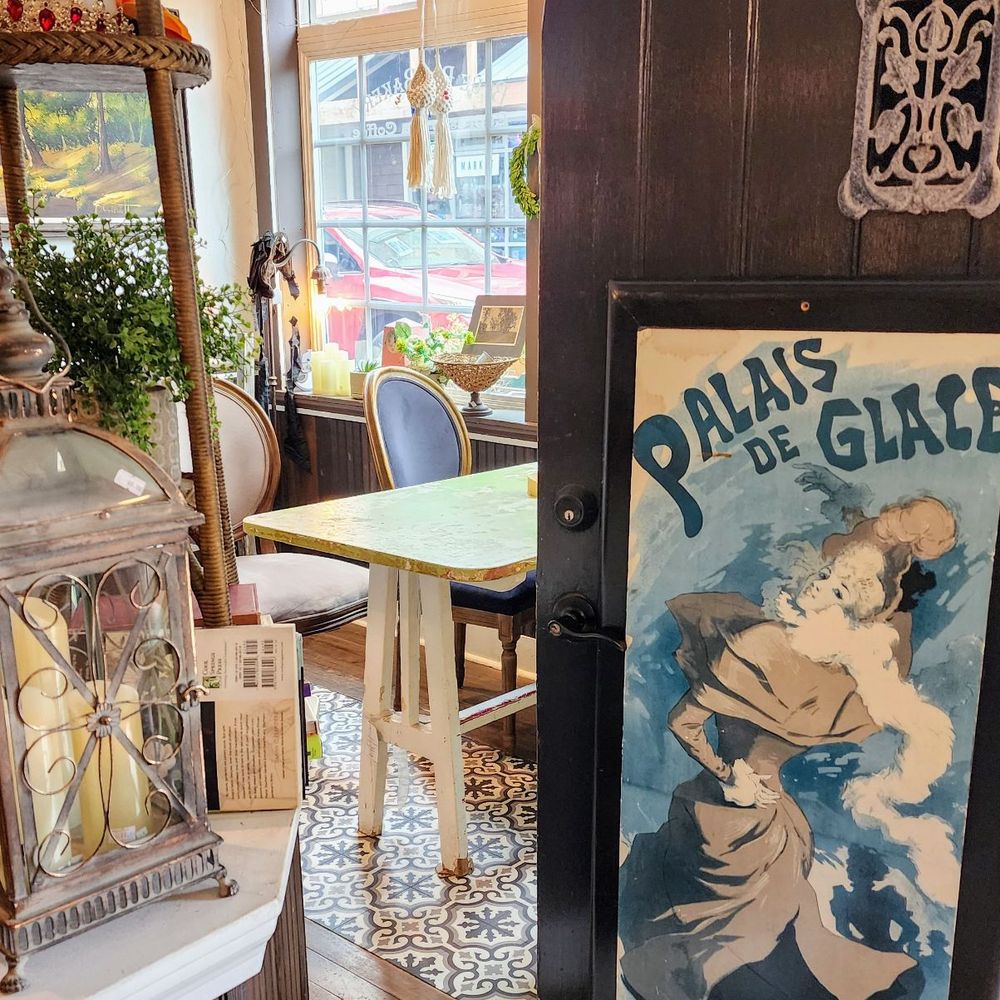 Blue Pig Bakery - Inviting seating area (8/31/24) - Bakeries Near Me - Newport, Oregon
