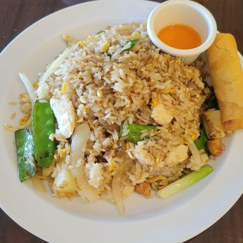 Pad Thai - Pineapple fried rice with chicken lunch special - Thai Near Me - Saint Louis, Missouri