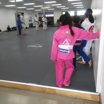 Gracie Barra - Muay Thai Near Me - Northridge, California
