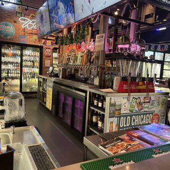 Old Chicago Pizza + Taproom - Very inviting Bar. - Pizza Near Me - Billings, Montana