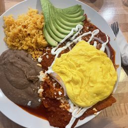 Chilaquiles rojos SO YUMMY!! Chilaquiles rojos SO YUMMY!!