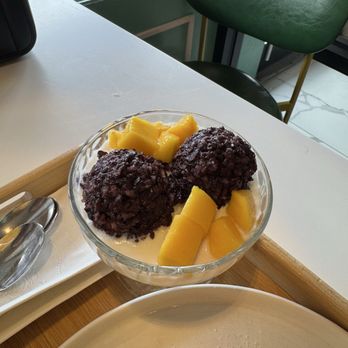 Mango Mango Dessert - Desserts Near Me - Chicago, Illinois