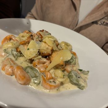 Cafe Pasta - Tortellini Alfredo Entree Lunch - Italian Near Me - Greensboro, North Carolina