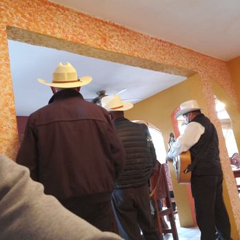 Las Rocas Resort - Singers at the restaurant - Day Spas Near Me - Rosarito, BCN
