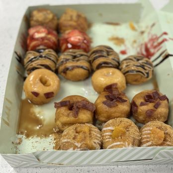 Dapper Doughnut - Donuts Near Me - Sanford, Florida Dapper Doughnut - Donuts Near Me - Sanford, Florida