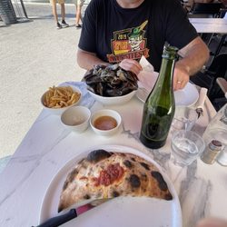 Le  8 et demi - Calzone and mussels