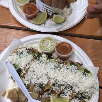 Oye Taquito - Bistek 6 Piece Street Mini Tacos - Food Trucks Near Me - Austin, Texas Oye Taquito - Bistek 6 Piece Street Mini Tacos - Food Trucks Near Me - Austin, Texas