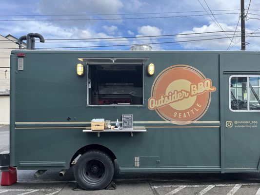 OUTSIDER BBQ & BEER GARDEN by null