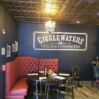Gigglewaters - The big boss table - American Near Me - Safety Harbor, Florida