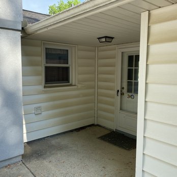 Apex Pressure Cleaning - Dirt and rust removal from white vinyl siding. - Pressure Washers Near Me Apex Pressure Cleaning - Dirt and rust removal from white vinyl siding. - Pressure Washers Near Me