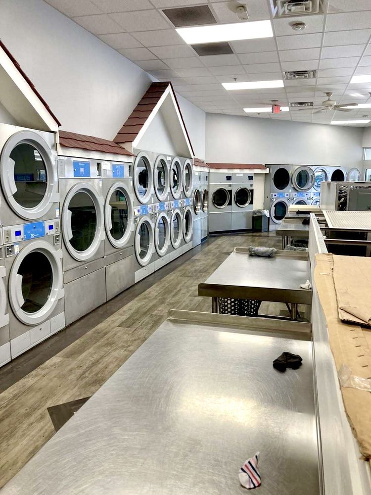 VILLAGE CLEAN Updated October 2024 18 Photos 200 S Pine St