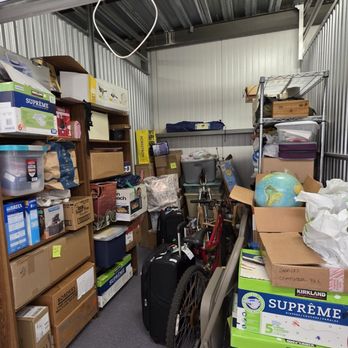 Lucky's Delivery & Moving Services - 2nd old full storage unit - Movers Near Me Lucky's Delivery & Moving Services - 2nd old full storage unit - Movers Near Me