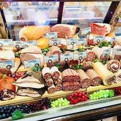 Uncle Giuseppe's Marketplace
