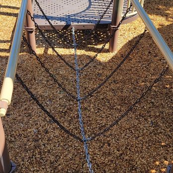 Lucerne Harbor Park - Tight rope (chain) - Parks Near Me - Lucerne, California