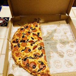 Pan Que Pan - Pepperoni, mushroom and olive pizza yum!