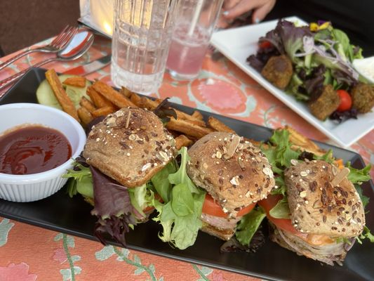 V-SPOT FOOD VEGAN RESTAURANT by null