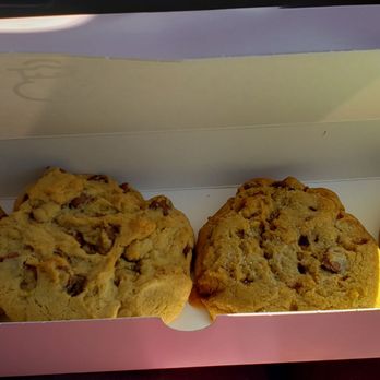 Crumbl - Rea Rd - Bakeries Near Me - Charlotte, North Carolina