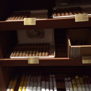TOKYO CIGAR CLUBシガーボックス ダークブラウン ホテルバー探訪：「R261 CIGAR & ROCK」シガーと音を楽しむ大人