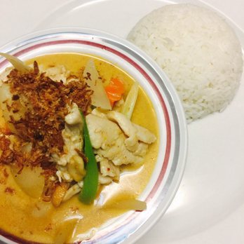 Hug Thai Kitchen - Mussaman curry with Rice - Thai Near Me - East Finchley, XGL Hug Thai Kitchen - Mussaman curry with Rice - Thai Near Me - East Finchley, XGL