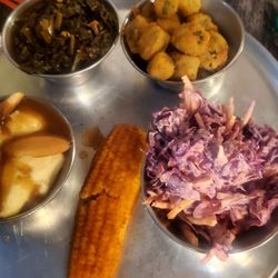Magnolia Pit - 3 veggies, cornbread & a fabulous banana pudding!!