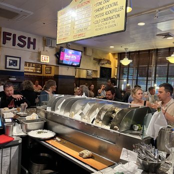 Shaw's Crab House - Oyster bar - Seafood Near Me - Chicago, Illinois Shaw's Crab House - Oyster bar - Seafood Near Me - Chicago, Illinois