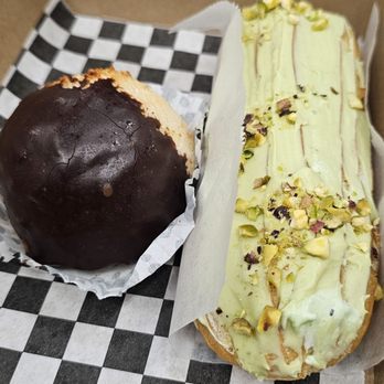 Java Cow Coffee - Macaroon and pistachio eclair - Ice Cream & Frozen Yogurt Near Me - Park City, Utah