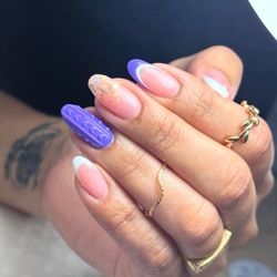 Nail art by hand.