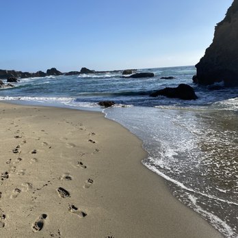 Beach House Inn - Tide pools just across the street - Hotels Near Me - Fort Bragg, California