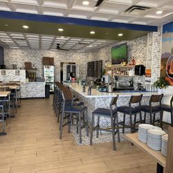 Dave's Italian Eatery - Inside