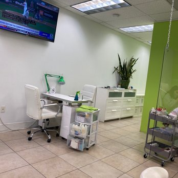 Green Nail - Nail Salons Near Me - Sherman Oaks, California