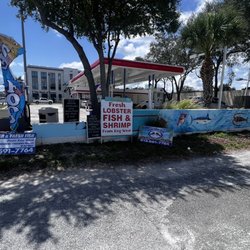 Ocean Lobster Key West - Front driveway