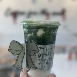 Nostimo Cafe & Tea - Matcha Einspanner