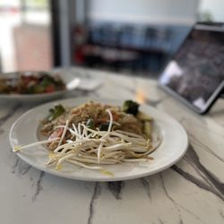 Nutnapat Aroy Thai - Delicious Pad Thai