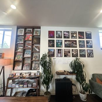 De La Playa Records - Inside - Vinyl Records Near Me - Los Angeles, California De La Playa Records - Inside - Vinyl Records Near Me - Los Angeles, California