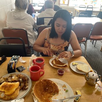 Lil'Bits - Breakfast sandwich and pancakes!! - American Near Me - Grover Beach, California