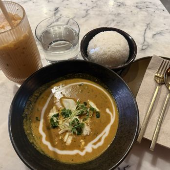 Sukh - KANG KEAW WAN Crab curry and Thai iced tea - Thai Near Me - Brooklyn, New York Sukh - KANG KEAW WAN Crab curry and Thai iced tea - Thai Near Me - Brooklyn, New York