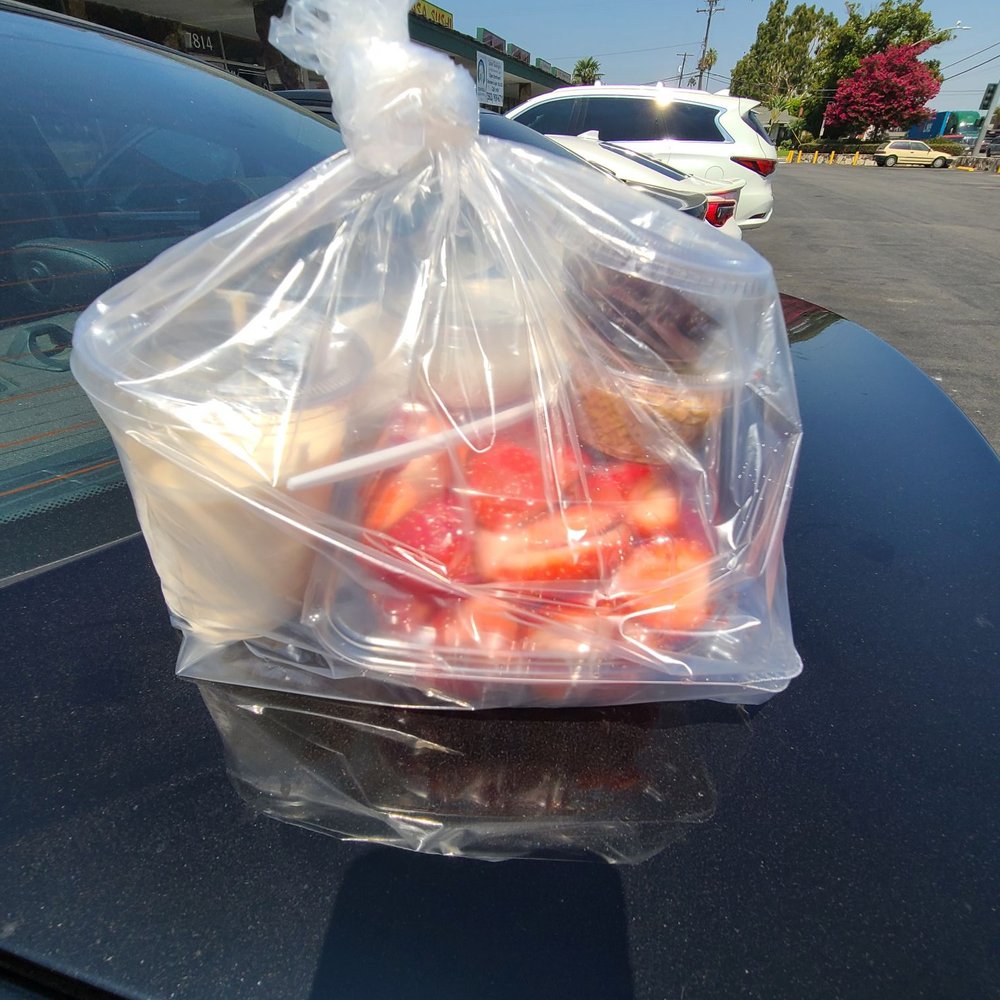 Bionicos Plus - Deconstructed strawberries with cream, granola - Desserts Near Me - Downey, California Bionicos Plus - Deconstructed strawberries with cream, granola - Desserts Near Me - Downey, California