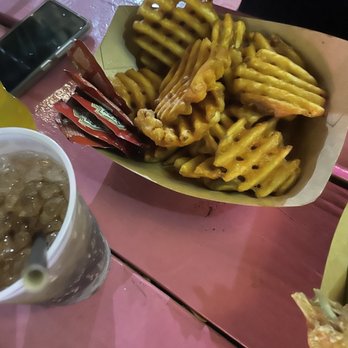 Barracuda Taphouse & Grill - Bars Near Me - Coconut Grove, Florida