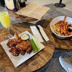 People's Organic - Free range wings & sweet potato fries (and a mimosa ;-)