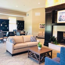 Sunterra Springs Springfield - Lobby and activity area. Games and activities to keep busy in bookcases.