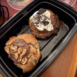 Walnut Chocolate Chip & Cookies and Cream Cookies Walnut Chocolate Chip & Cookies and Cream Cookies