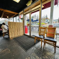 Thian Thai Restaurant - 6/13/25 Entrance/Lobby